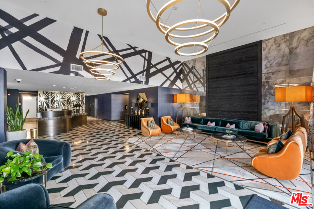 1050 S Grand Ave Unit: 1102