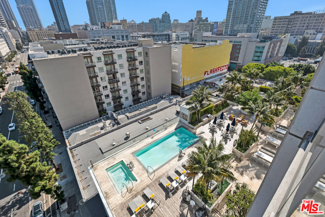 1050 S Grand Ave Unit: 1102