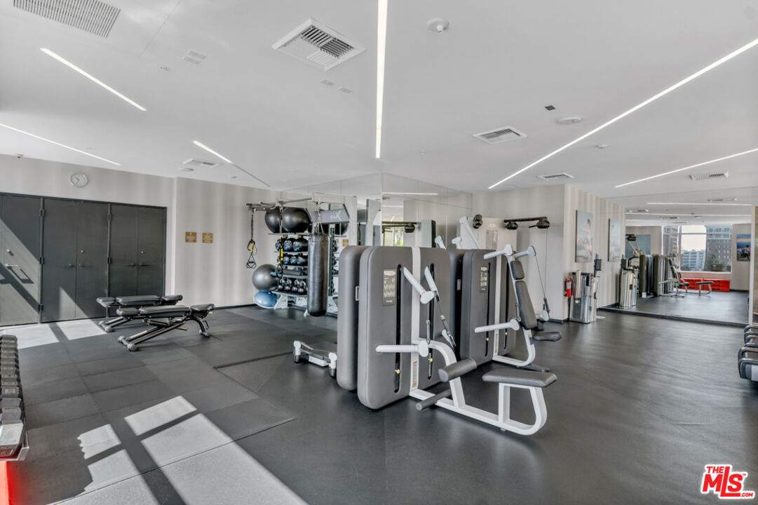 1050 S Grand Ave Unit: 1102