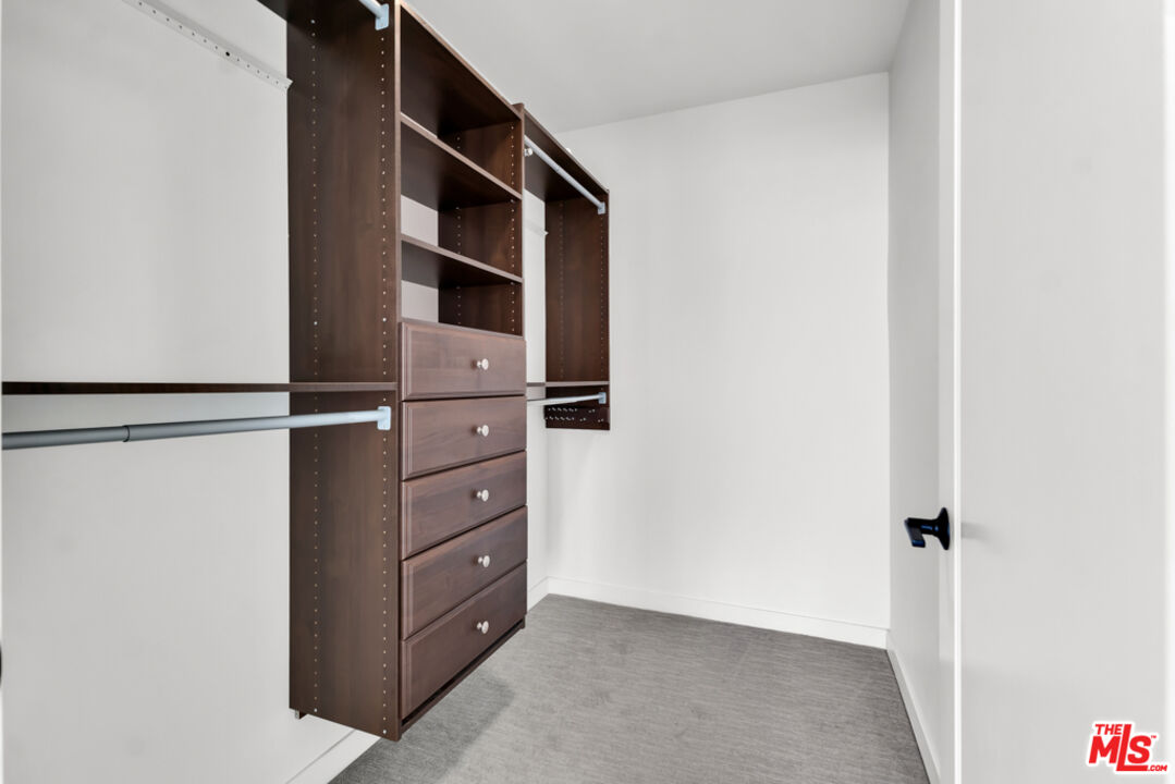 1050 S Grand Ave Unit: 1102
