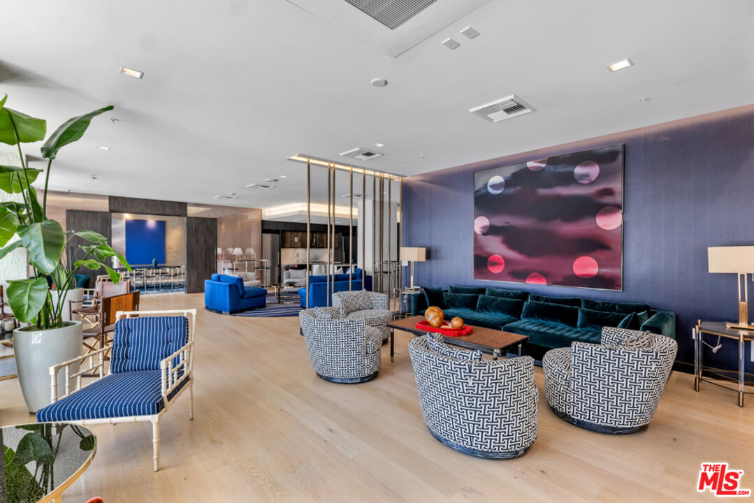1050 S Grand Ave Unit: 1102
