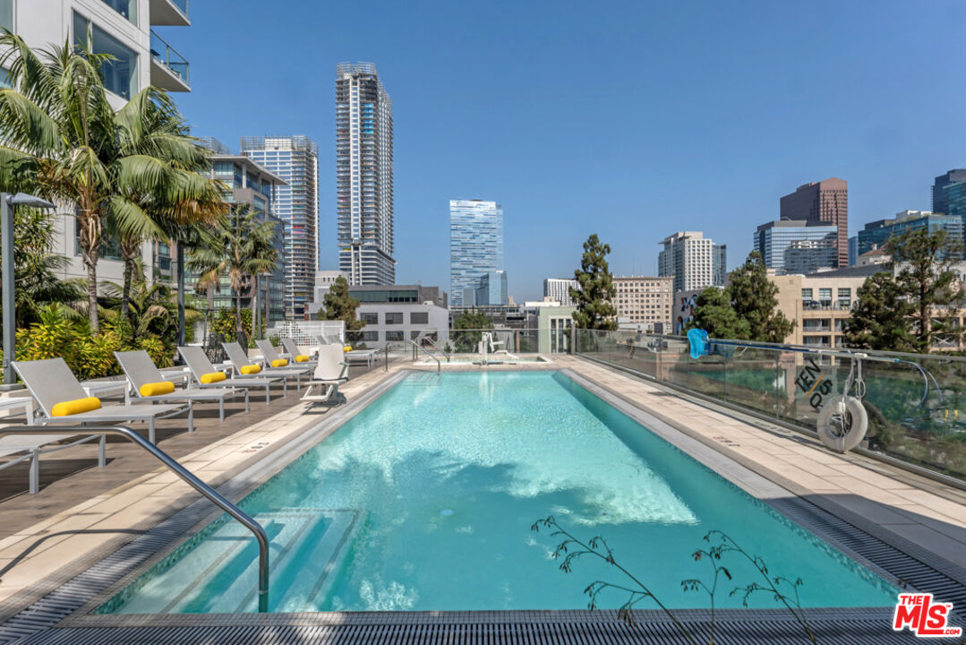1050 S Grand Ave Unit: 1102