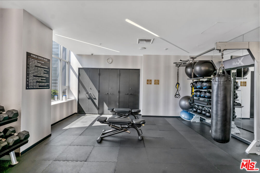 1050 S Grand Ave Unit: 1102