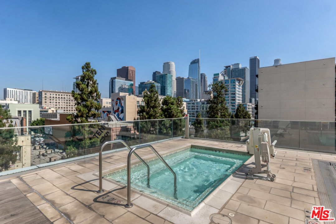 1050 S Grand Ave Unit: 1102