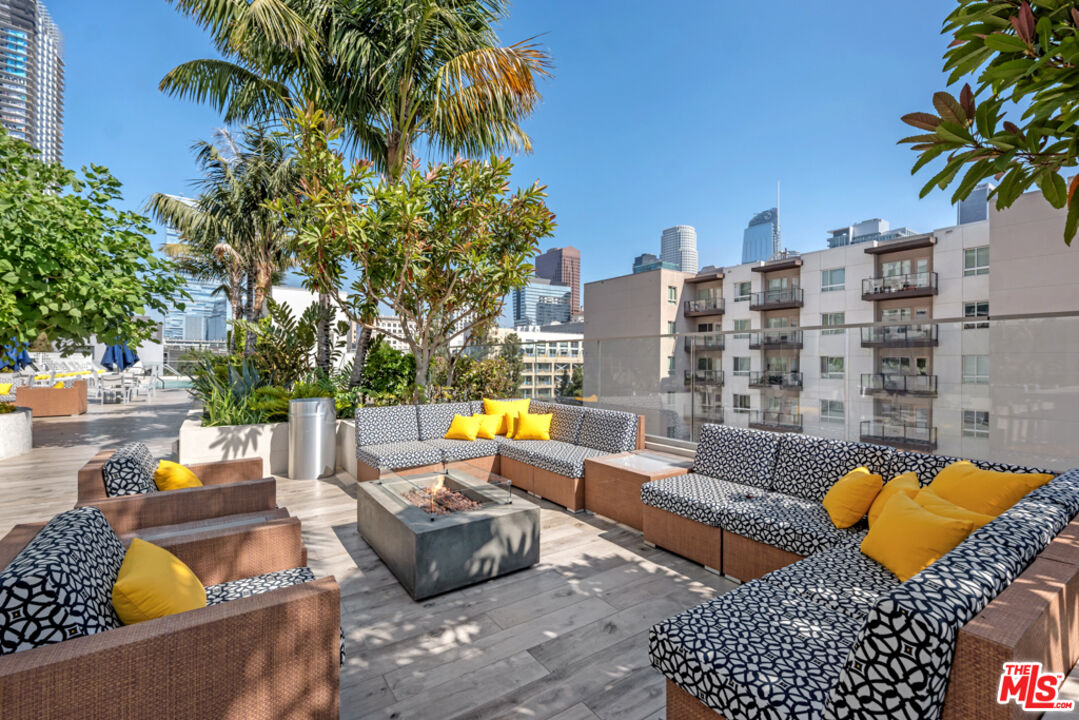1050 S Grand Ave Unit: 1102