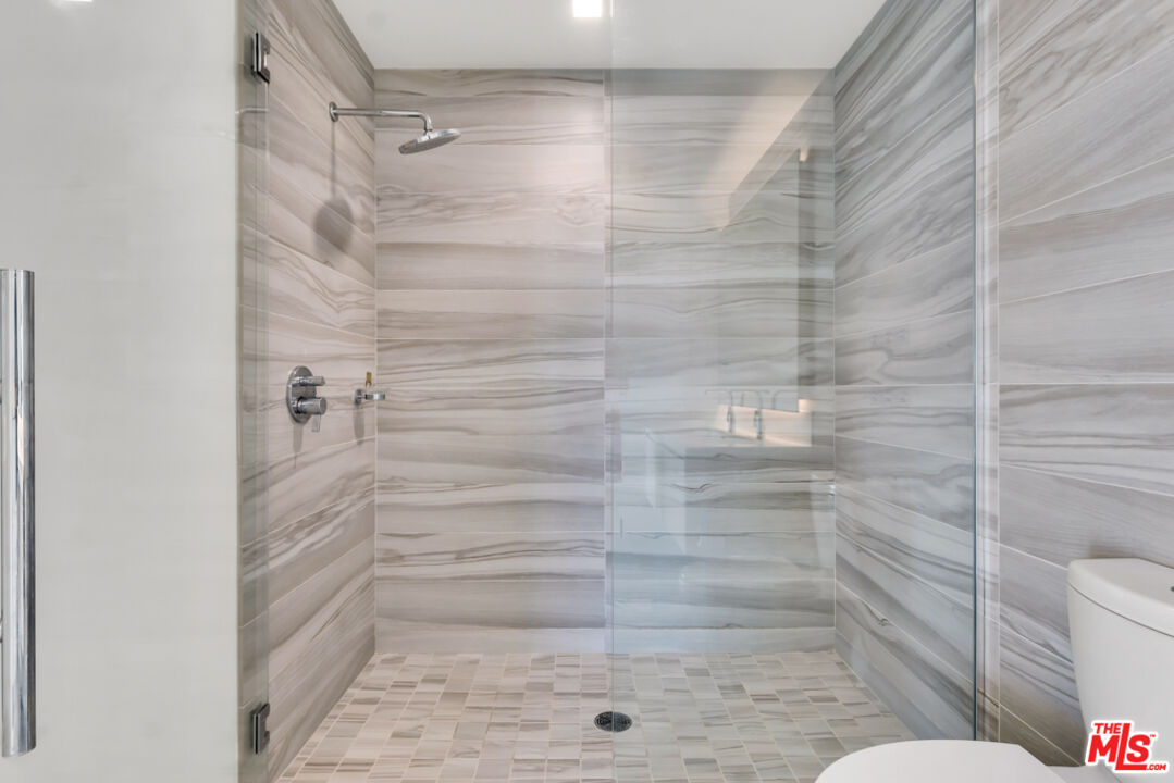 1050 S Grand Ave Unit: 1102