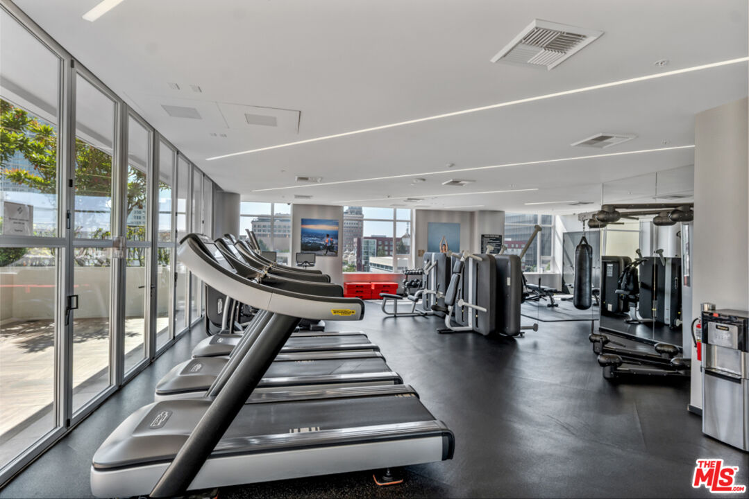 1050 S Grand Ave Unit: 1102