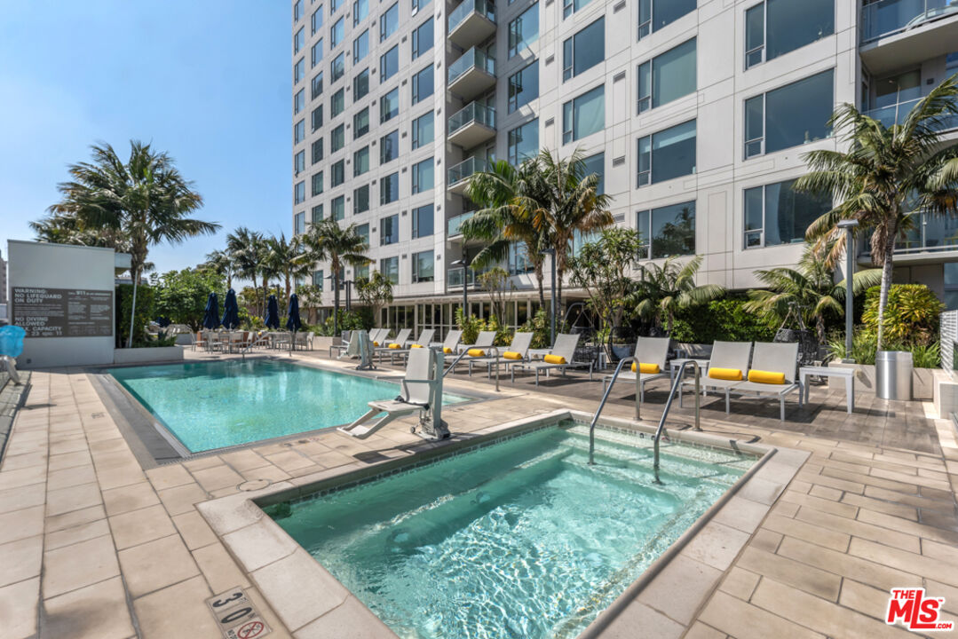 1050 S Grand Ave Unit: 1102
