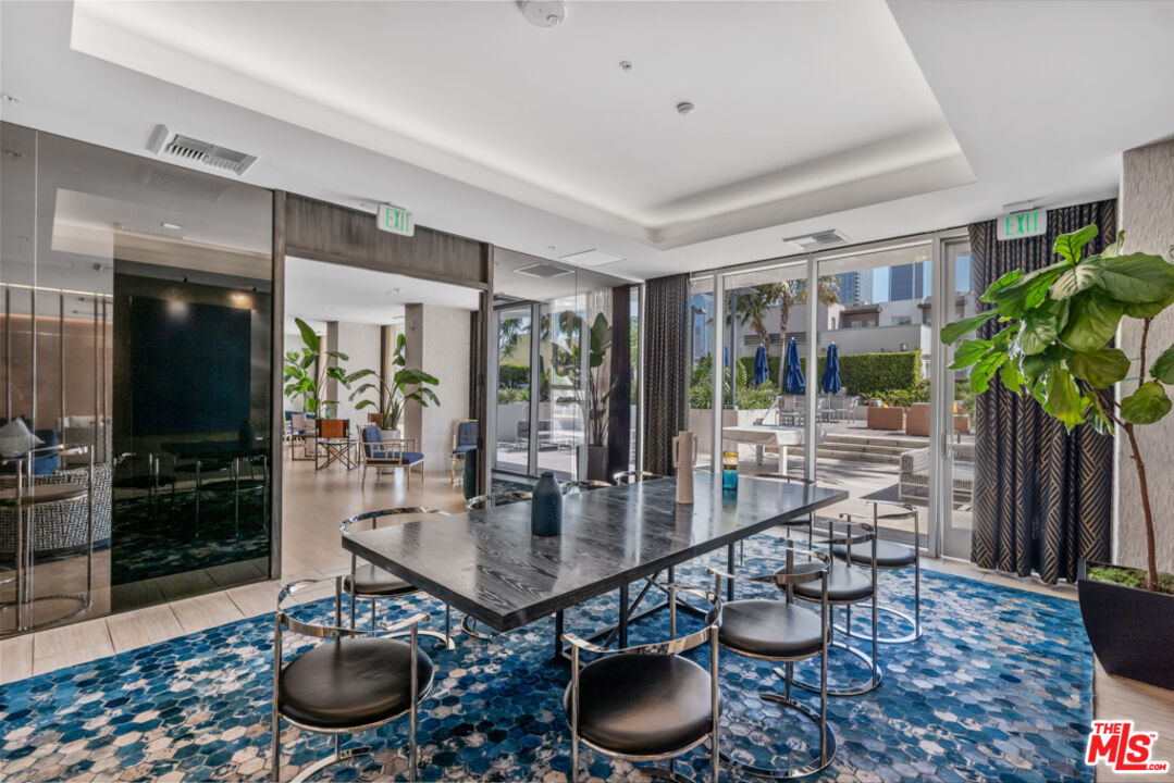 1050 S Grand Ave Unit: 1102