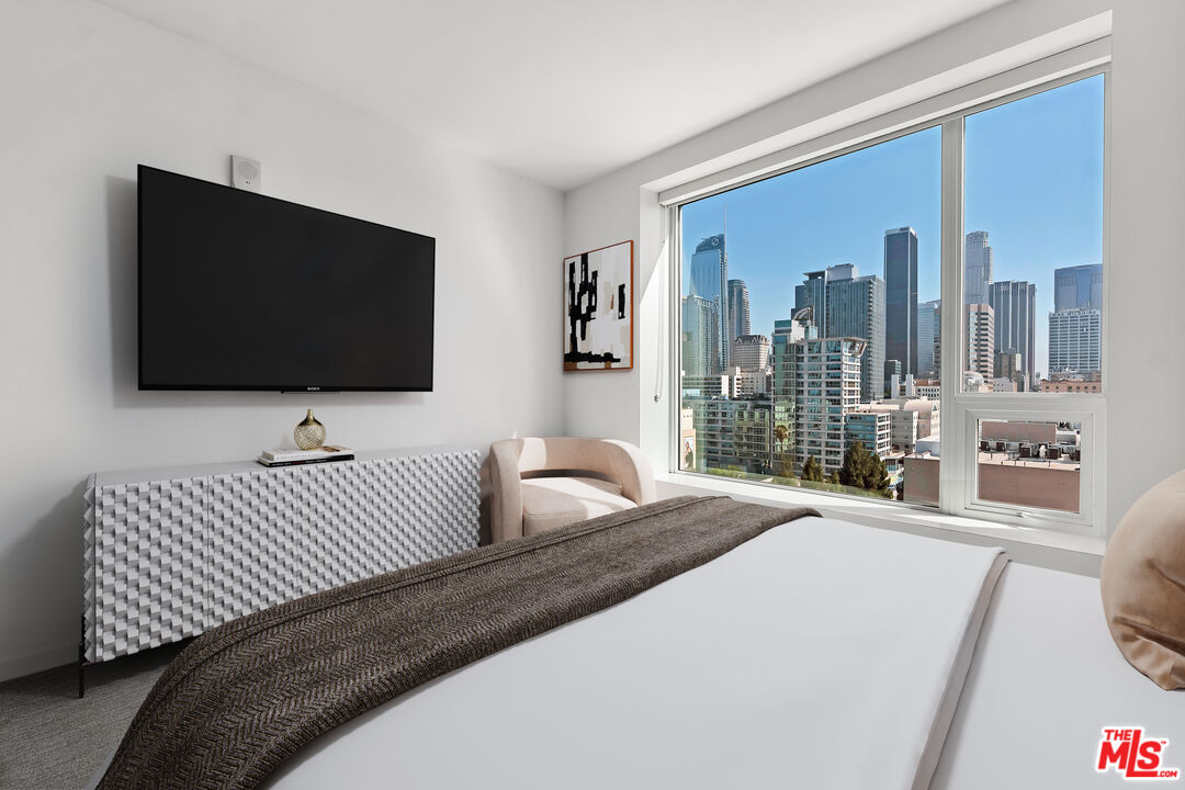 1050 S Grand Ave Unit: 1102