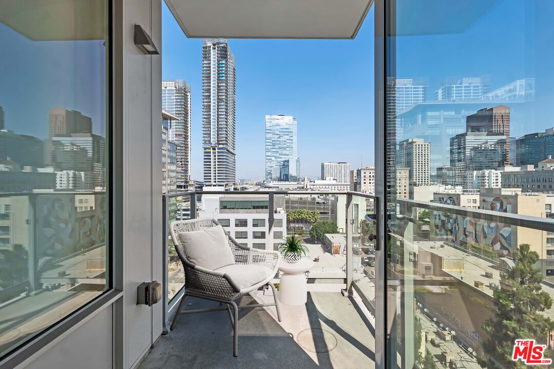 1050 S Grand Ave Unit: 1102
