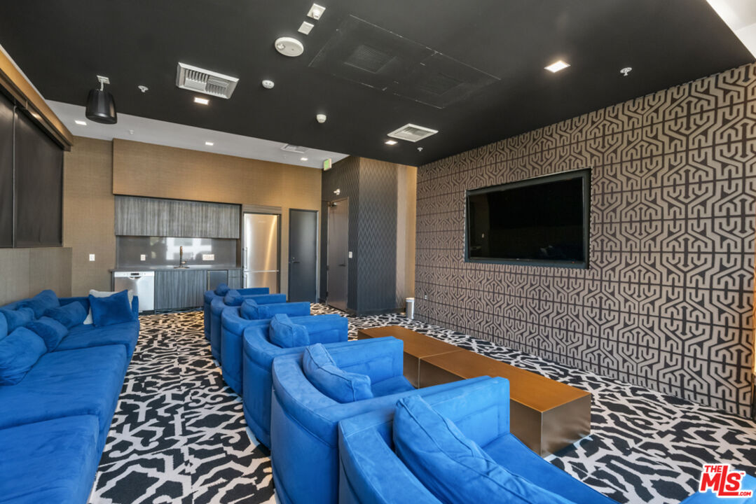 1050 S Grand Ave Unit: 1102