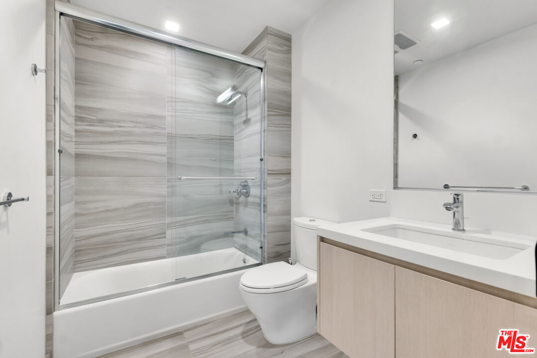 1050 S Grand Ave Unit: 1102