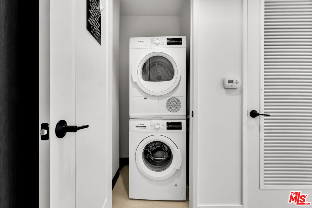 1050 S Grand Ave Unit: 1102