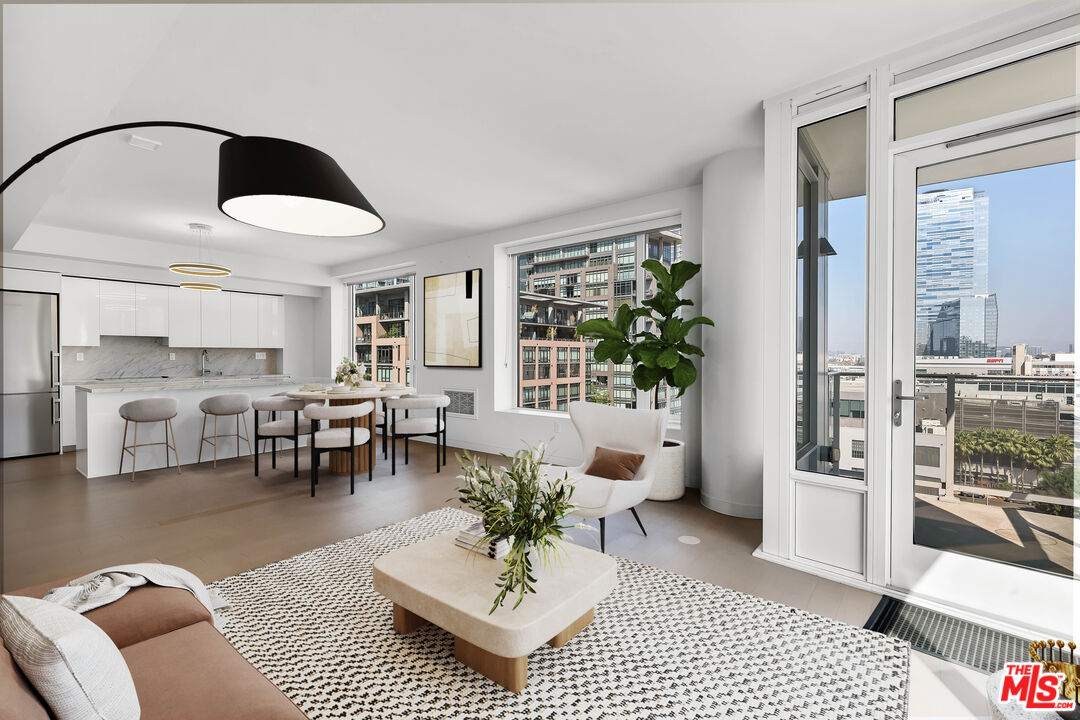 1050 S Grand Ave Unit: 1102