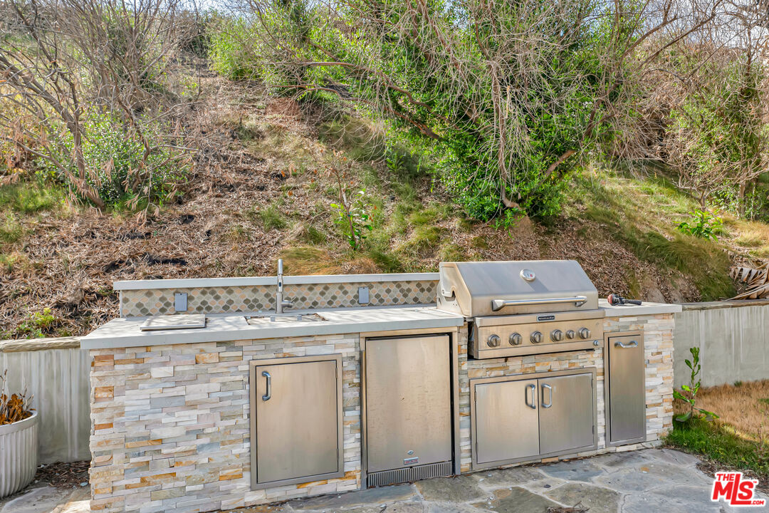 3753 Malibu Vista Dr