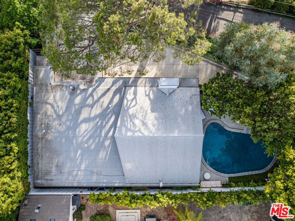 586 Lorna Ln