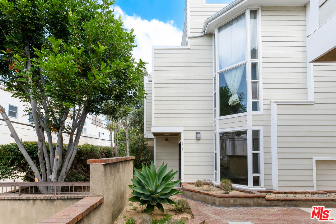 1717 Stoner Ave Unit: 105