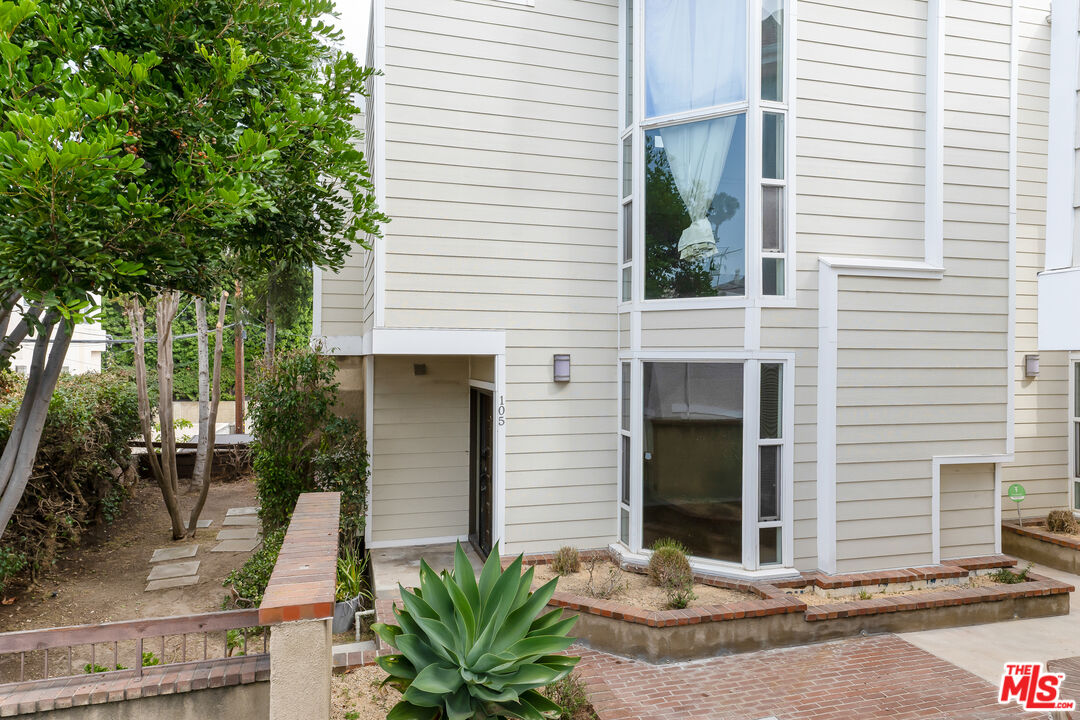 1717 Stoner Ave Unit: 105