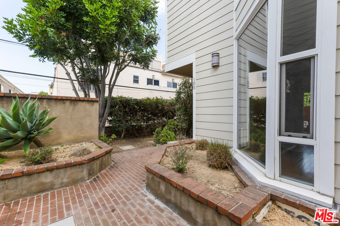 1717 Stoner Ave Unit: 105