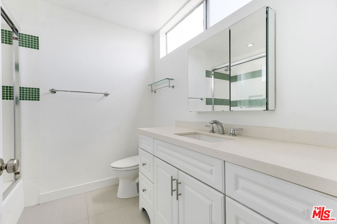 2550 S Centinela Ave Unit: 106