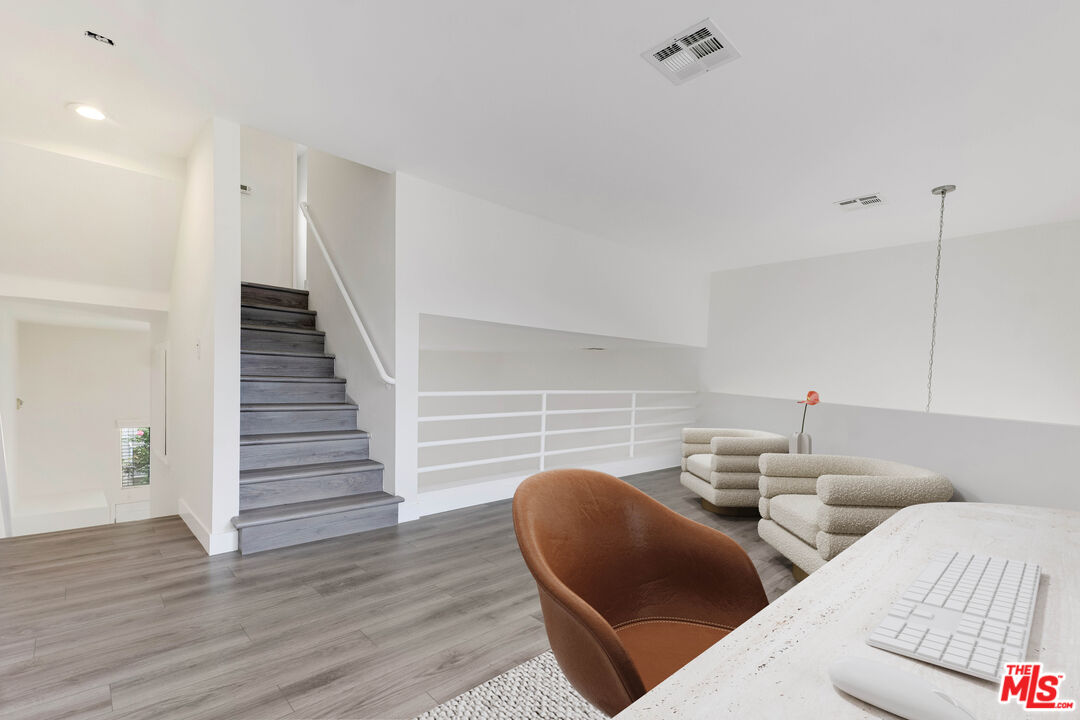 2550 S Centinela Ave Unit: 106
