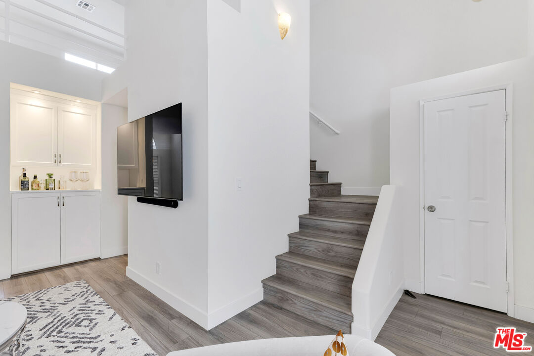 2550 S Centinela Ave Unit: 106