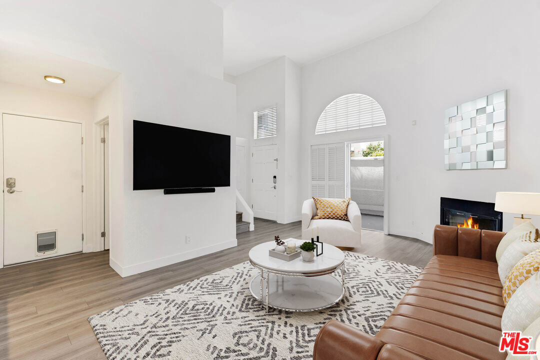 2550 S Centinela Ave Unit: 106