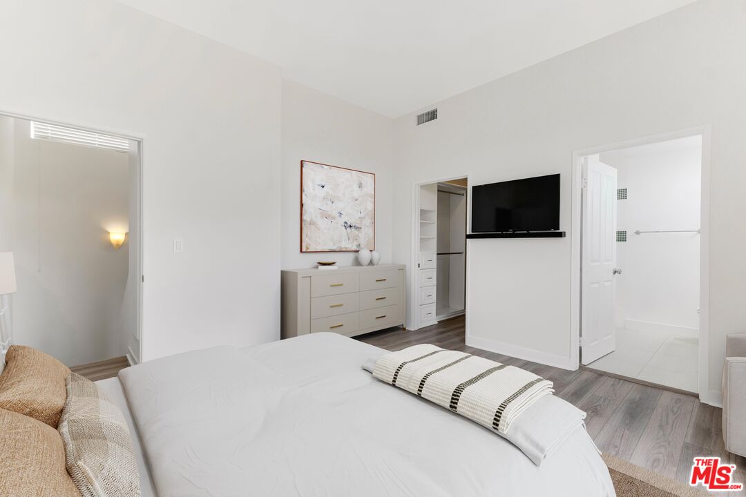 2550 S Centinela Ave Unit: 106