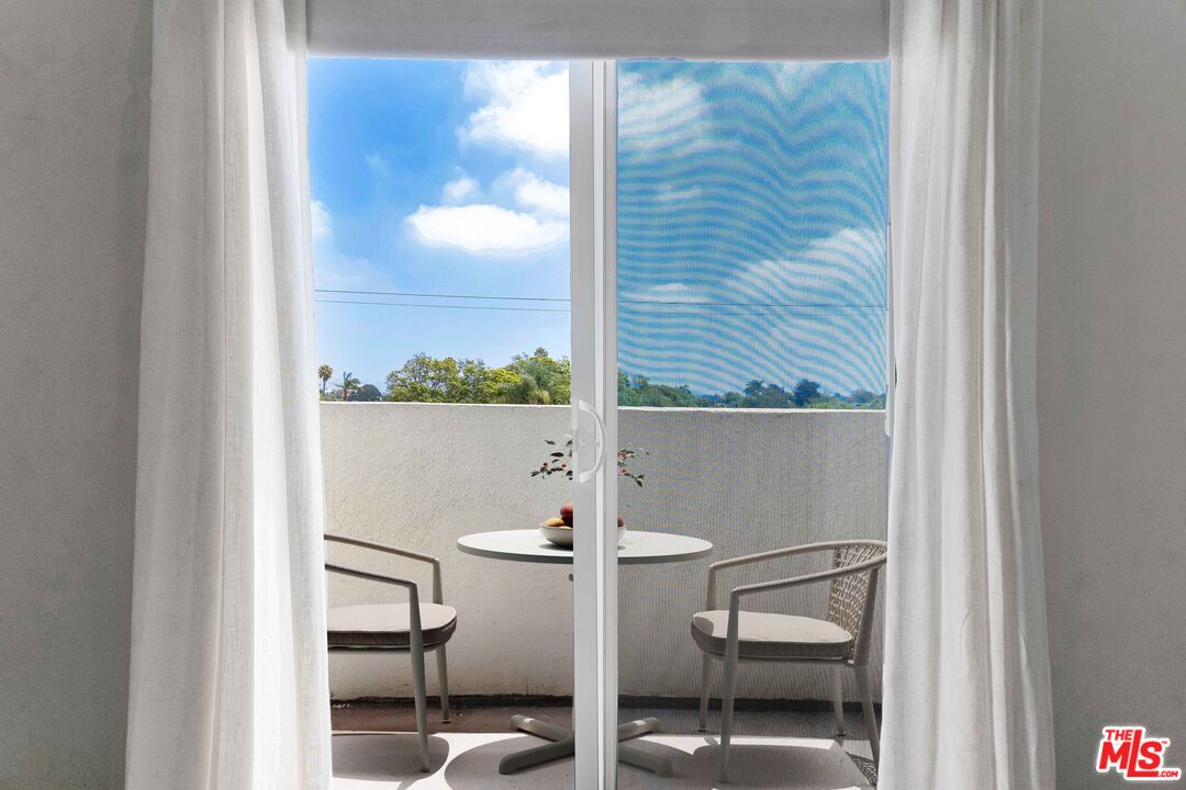 2550 S Centinela Ave Unit: 106