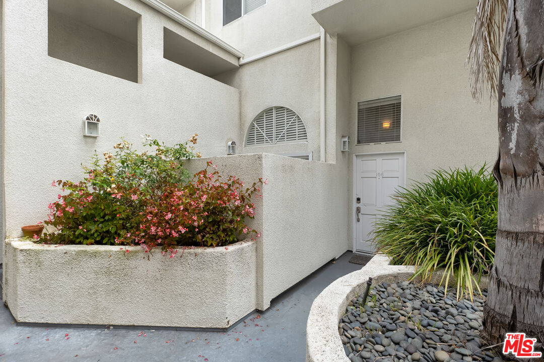 2550 S Centinela Ave Unit: 106