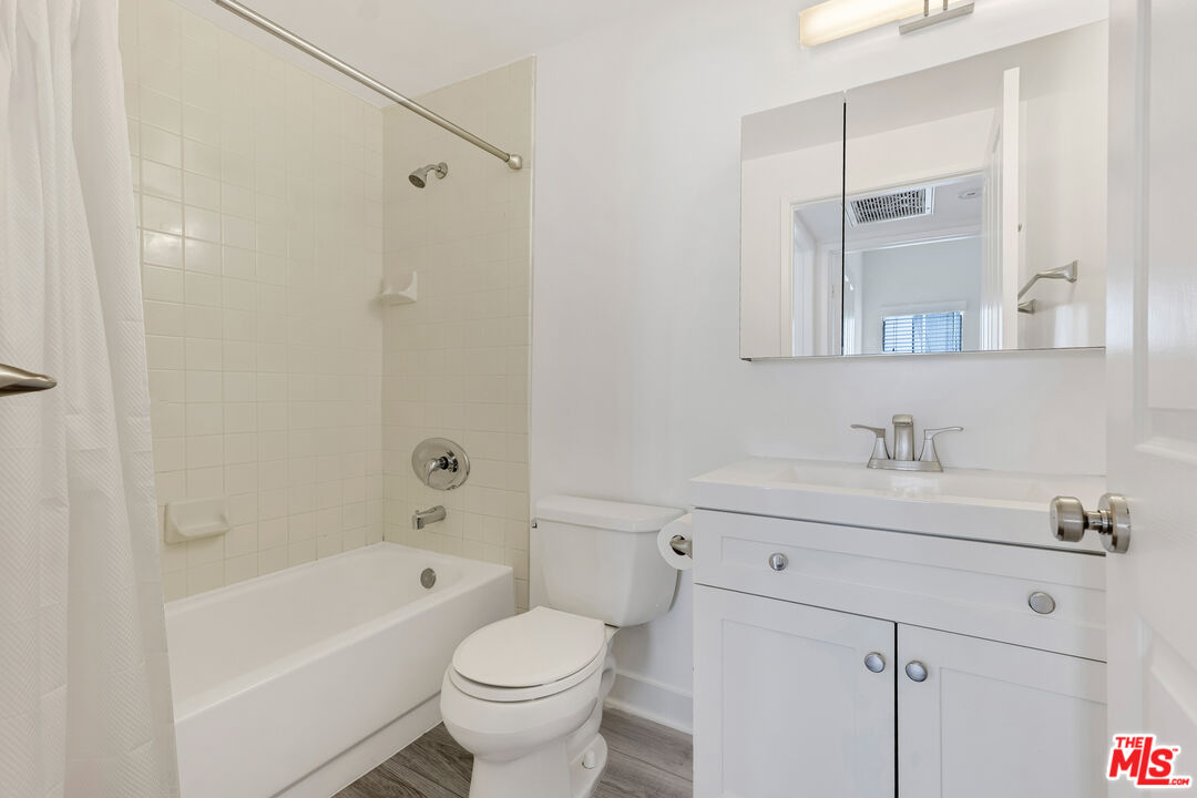 2550 S Centinela Ave Unit: 106