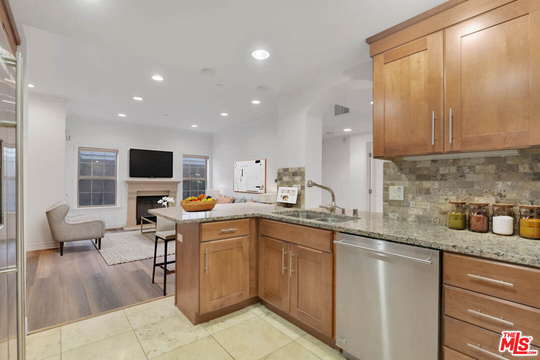 423 Arnaz Dr Unit: 102