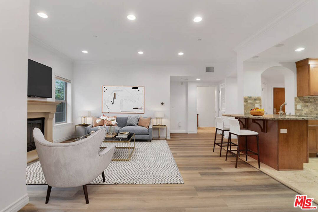 423 Arnaz Dr Unit: 102