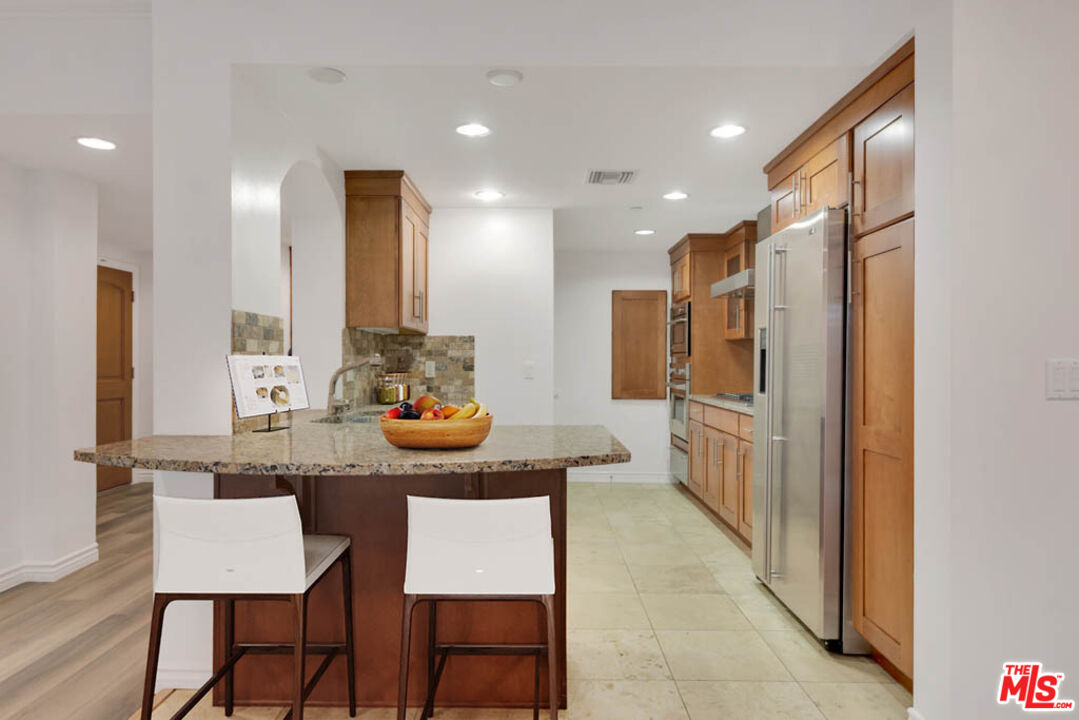 423 Arnaz Dr Unit: 102