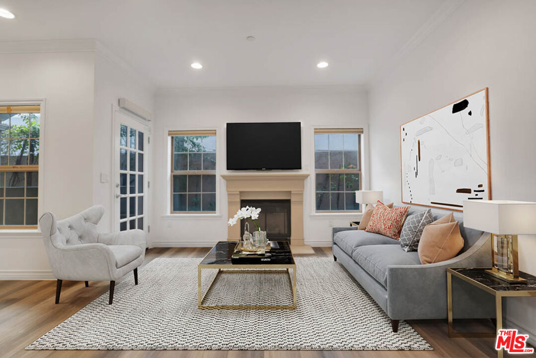 423 Arnaz Dr Unit: 102