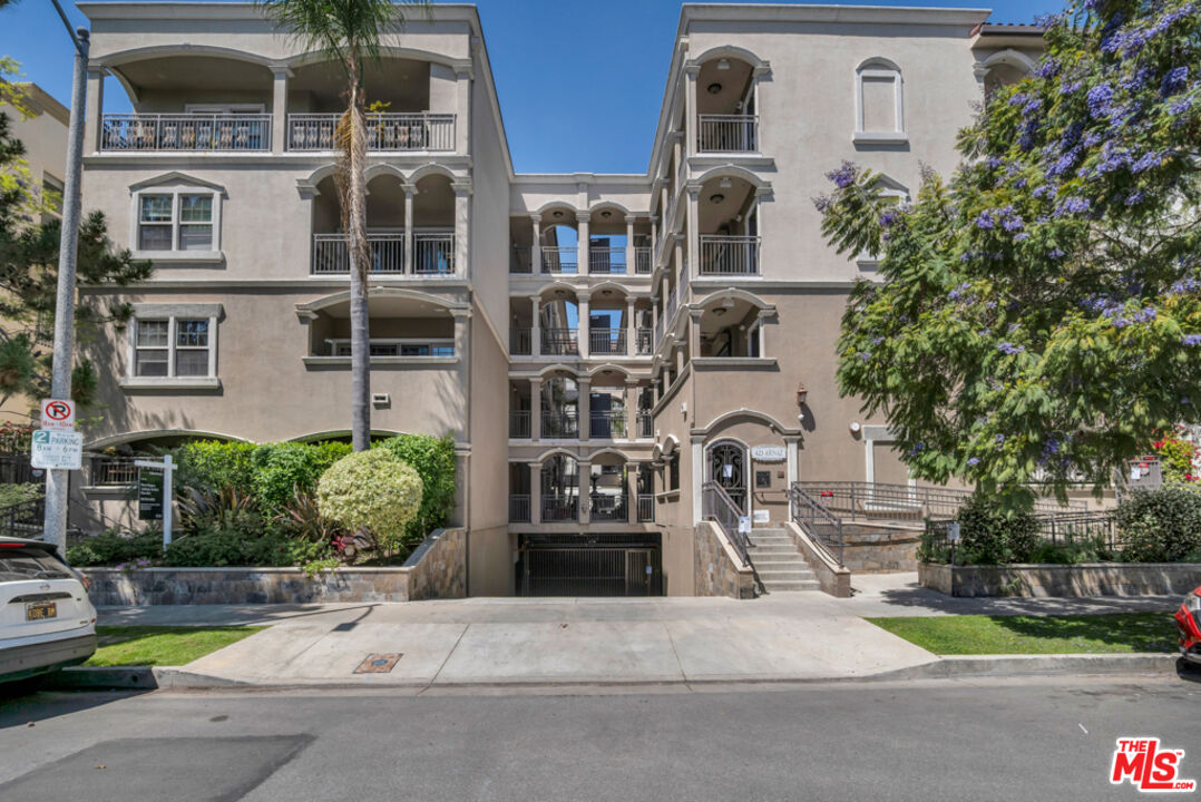 423 Arnaz Dr Unit: 102