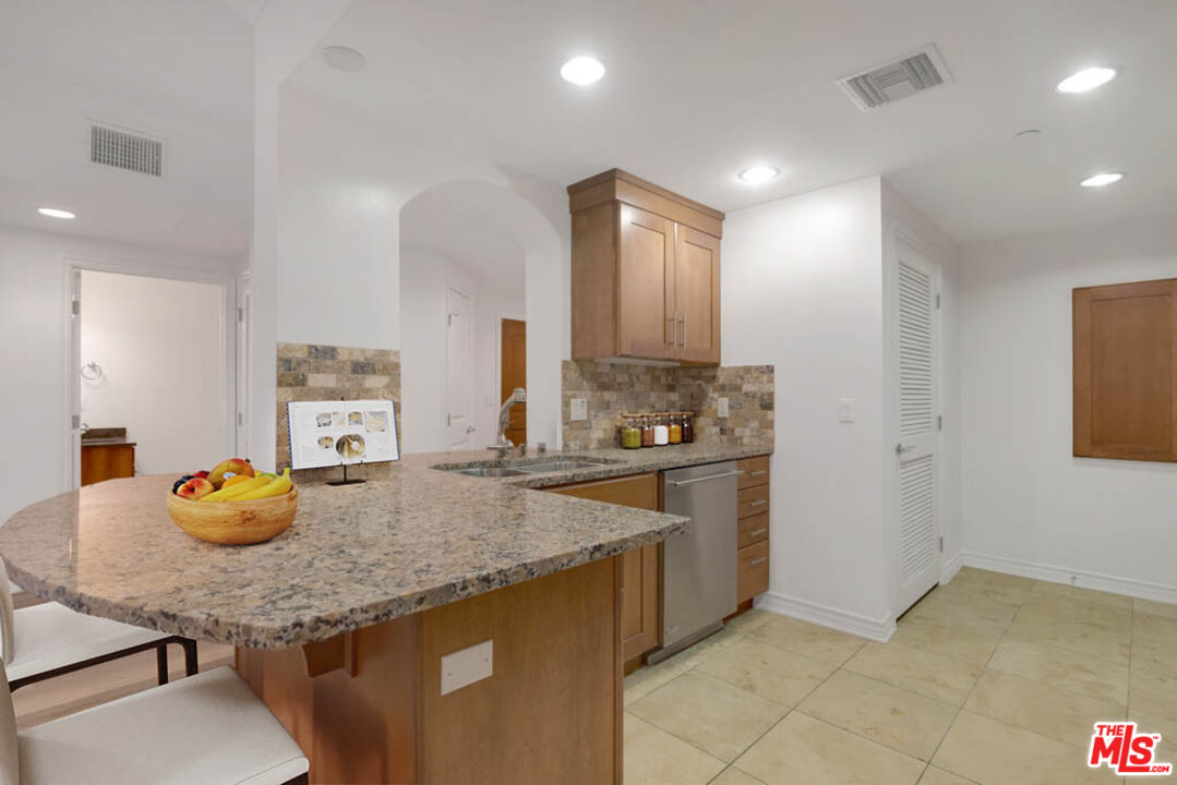 423 Arnaz Dr Unit: 102