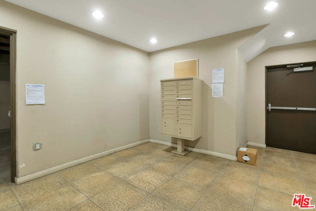 423 Arnaz Dr Unit: 102
