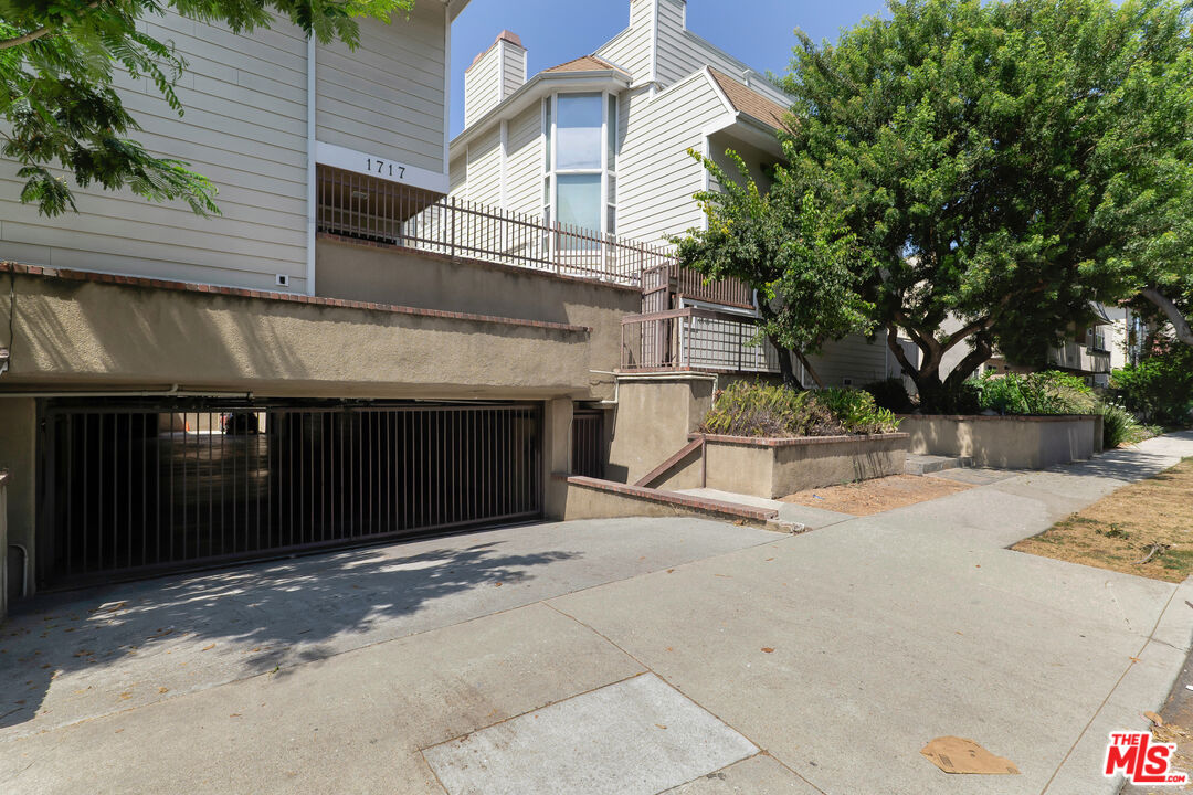 1717 Stoner Ave Unit: 105