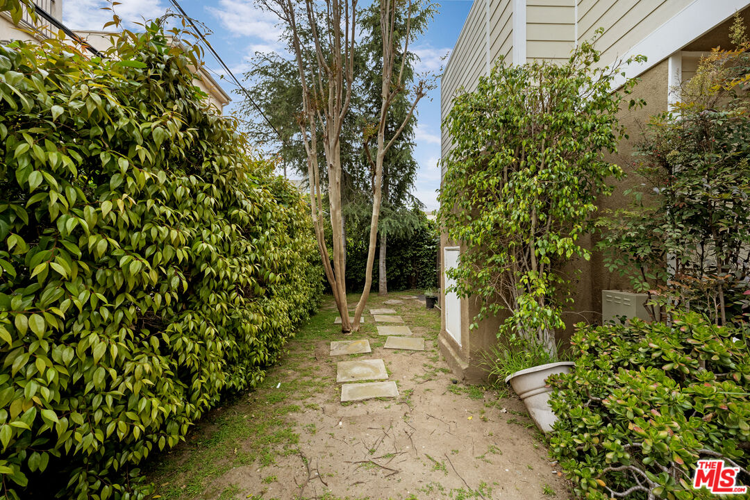 1717 Stoner Ave Unit: 105