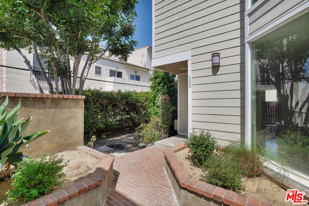 1717 Stoner Ave Unit: 105