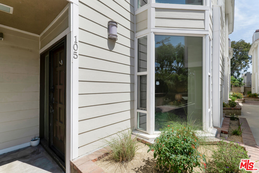 1717 Stoner Ave Unit: 105