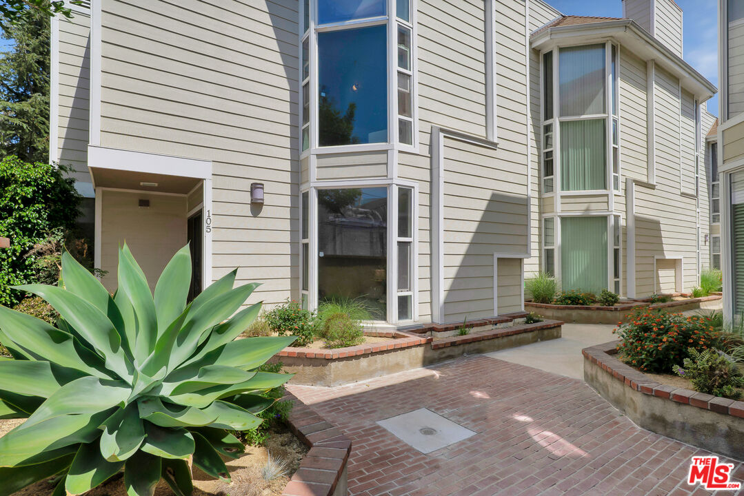 1717 Stoner Ave Unit: 105