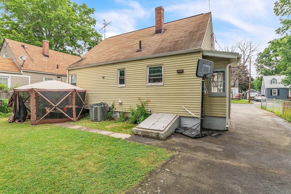 222 Rosewell St