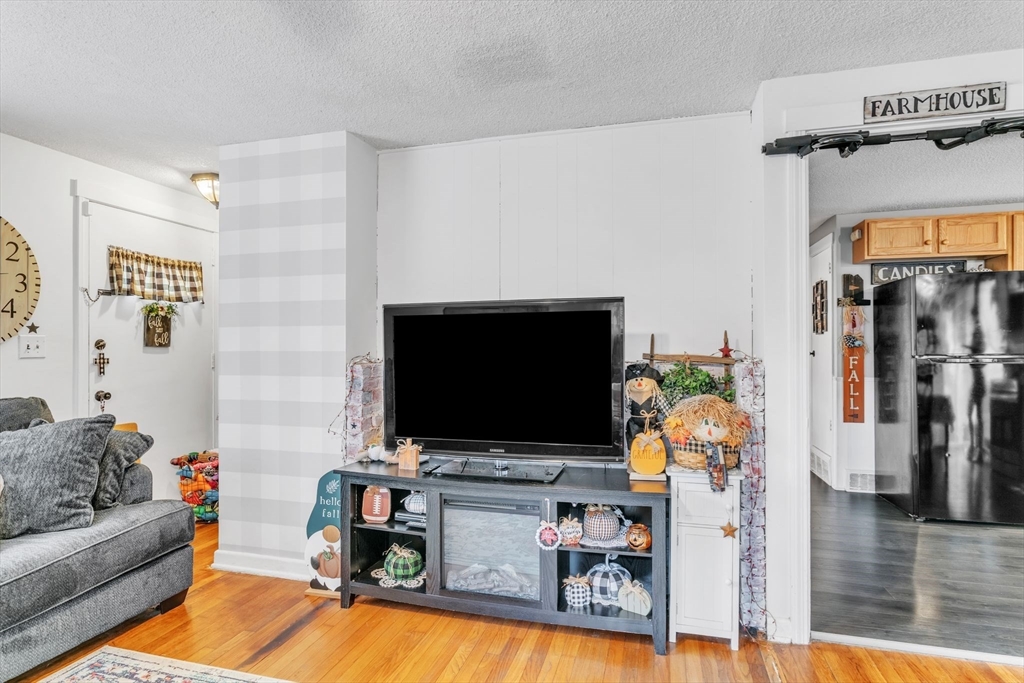101 Regal St