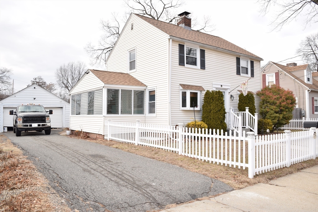 26 Haskins St