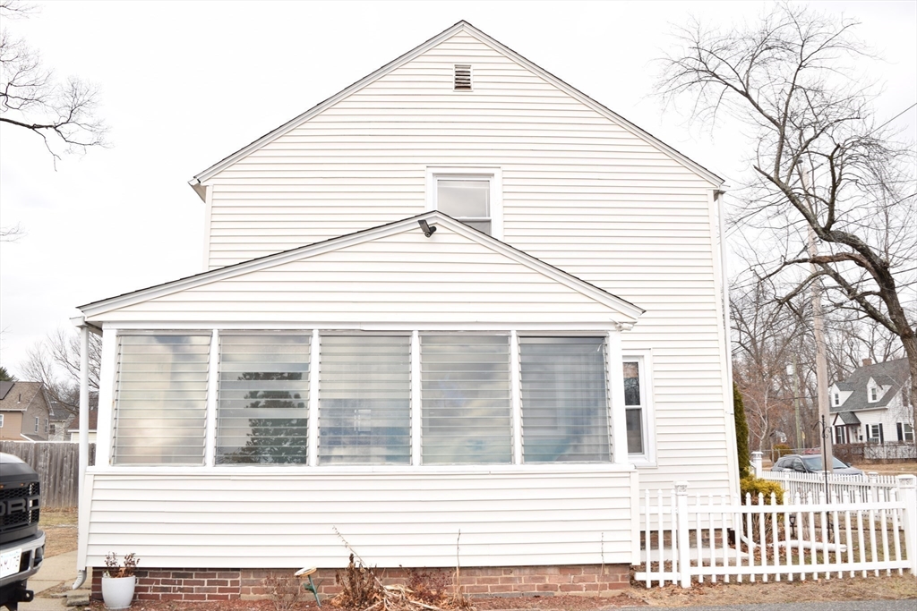 26 Haskins St
