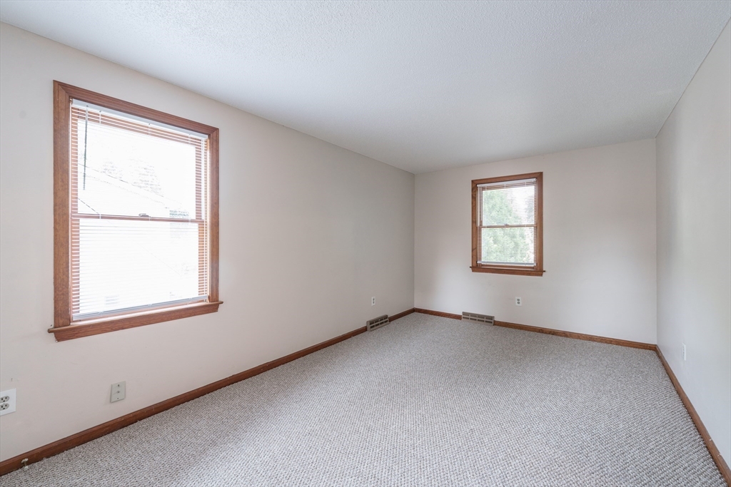 34 Luden St