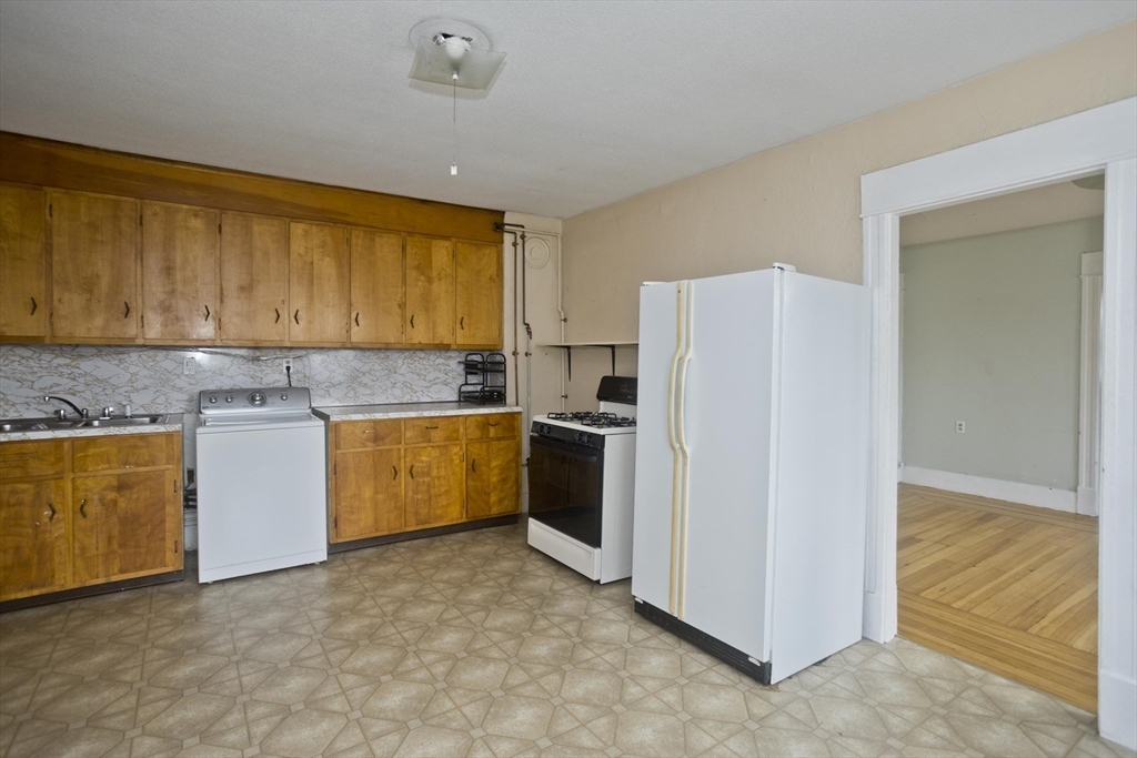 329 Hampden